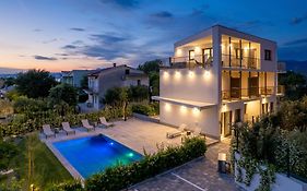Apartmani Vila Mara M 1 Heated Pool